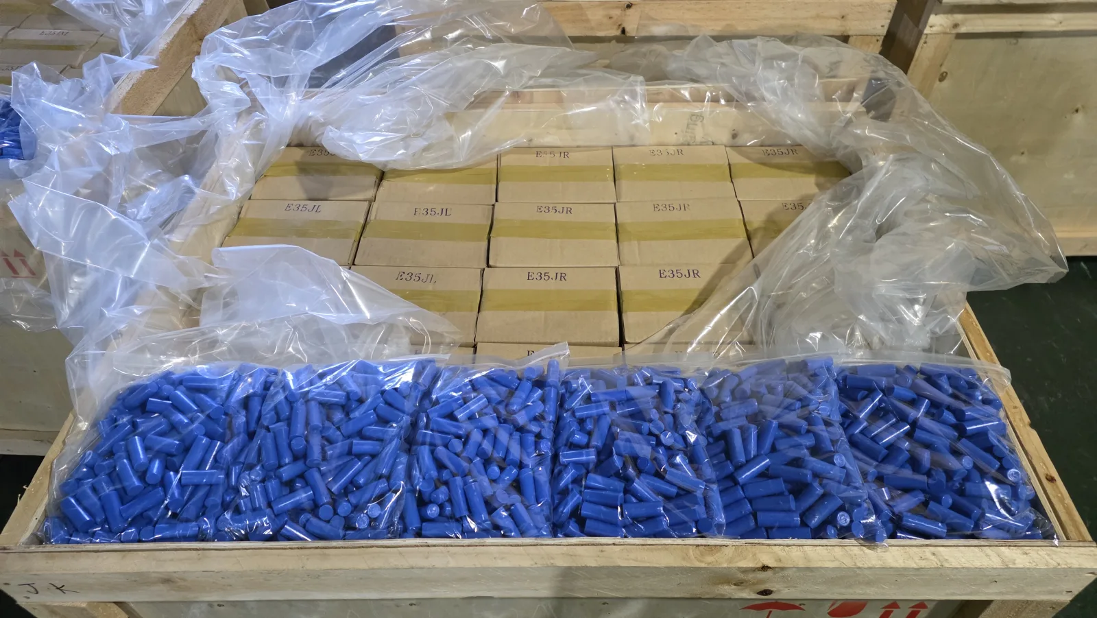 E35JL and E35JR tooth cartons packed with bagged plastic pins