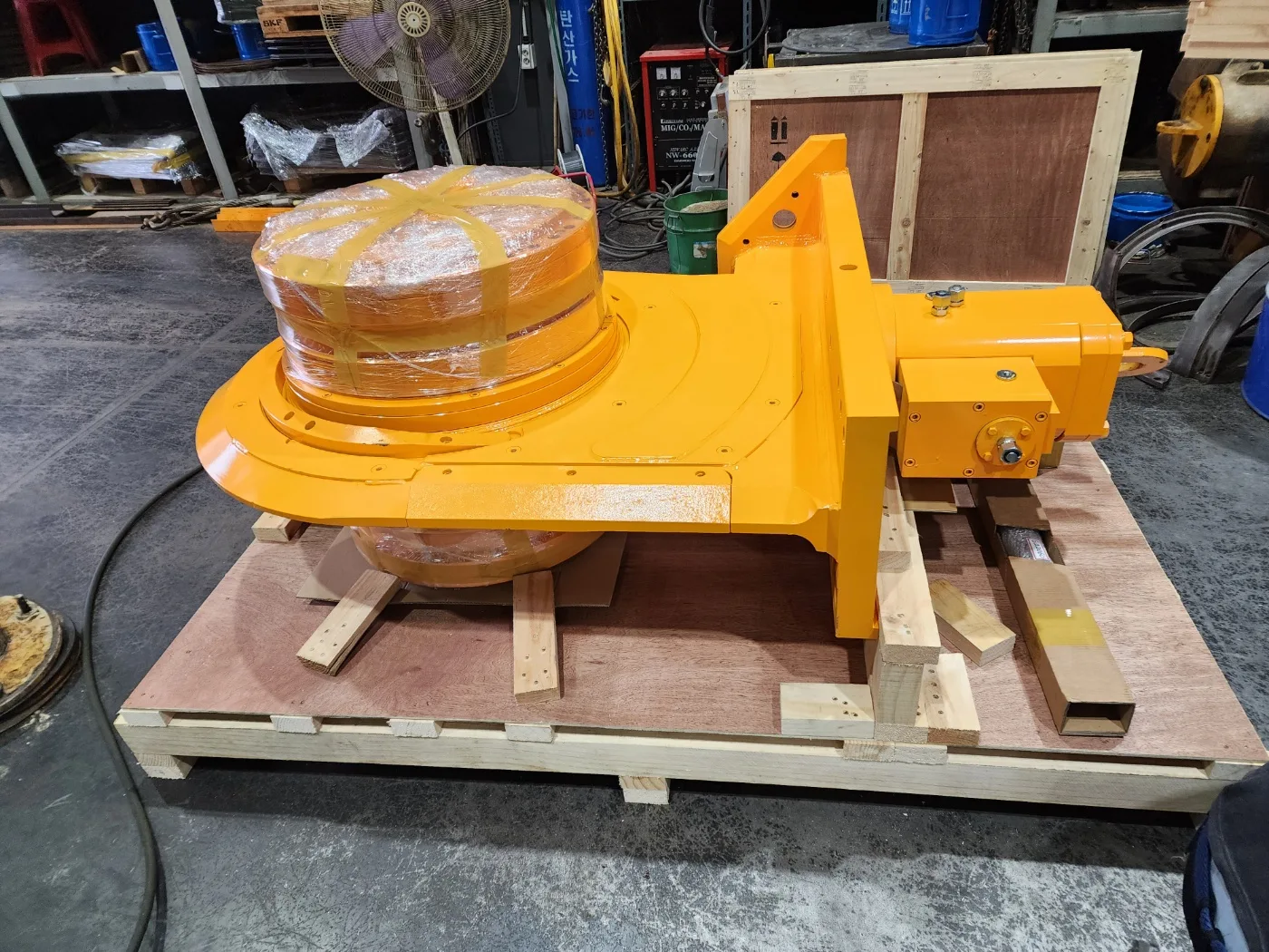 BC40 gearbox on the crate base, pot section wrapped and blocked on timber